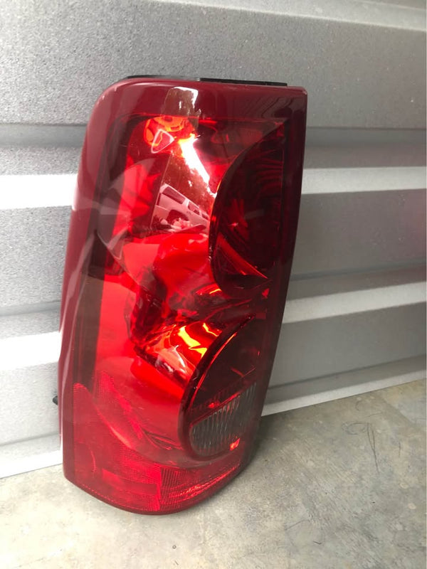 Tail Light Left Drivers Side For 04-07 Chevrolet Silverado 1500 2500 3500