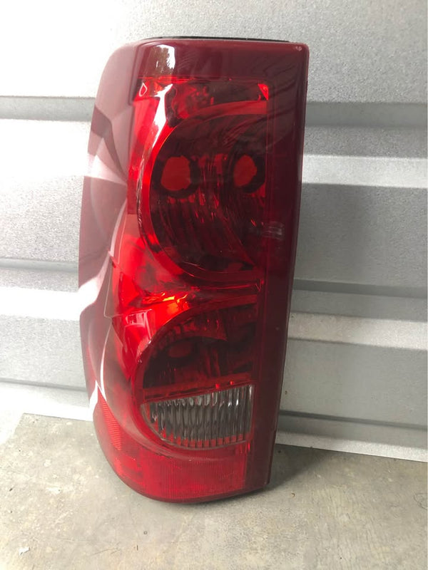 Tail Light Left Drivers Side For 04-07 Chevrolet Silverado 1500 2500 3500