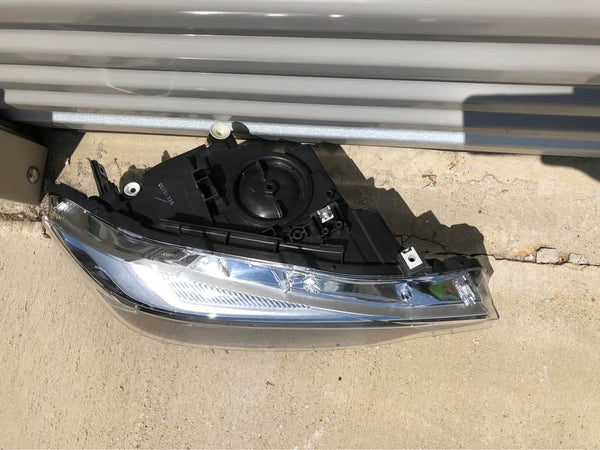 Headlight Halogen Right Passenger Fits 2016-2018 BMW 3 Series