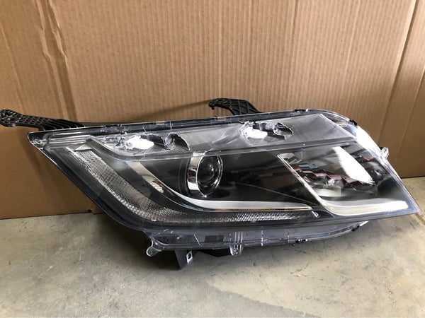 Passenger Side Headlight Fits 2018-2022 Honda Odyssey LX Models Only