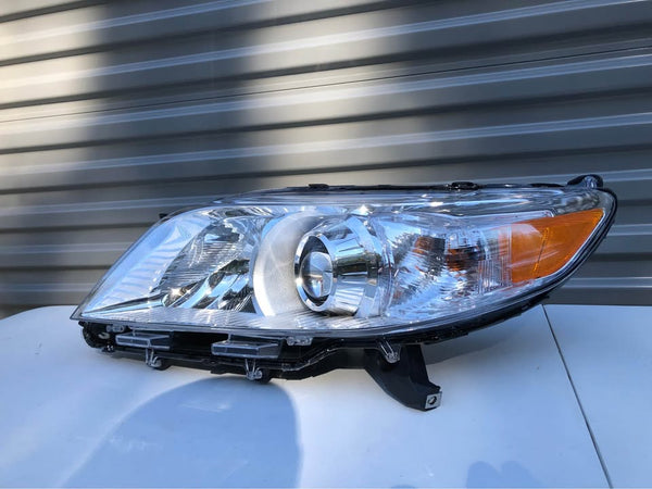 For 2011-2018 TOYOTA SIENNA Headlight Assembly Driver Side TO2502199