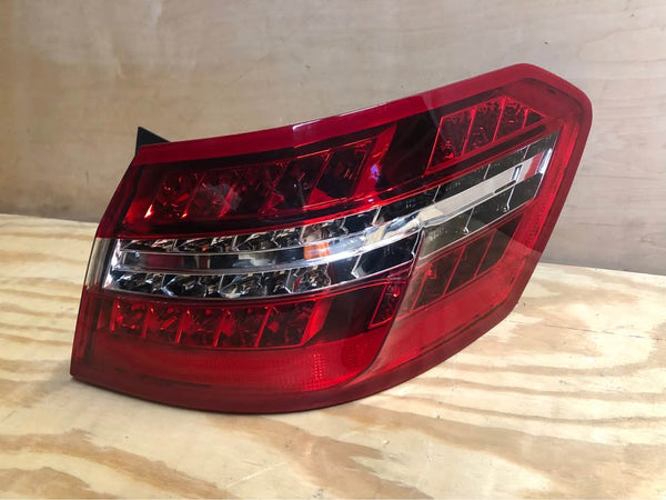 LED Tail Light Right Passenger Side RH For Mercedes Benz 2010-2013 E-Class Sedan