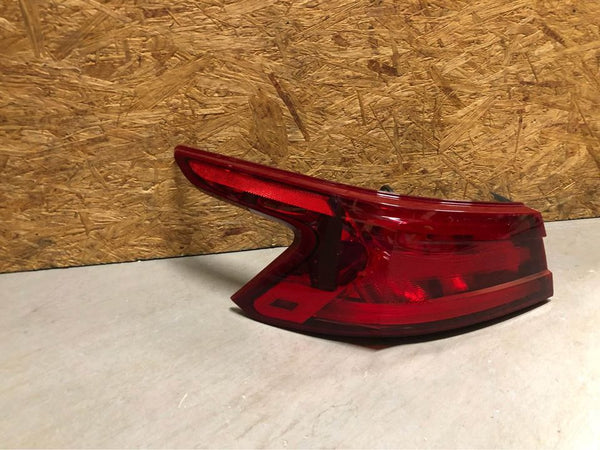 Tail Light Left Driver For 2016-2018 Nissan Maxima