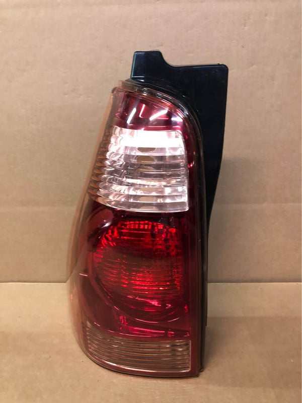 Left Tail Light Assembly For 2003-2005 Toyota 4Runner TO2800147