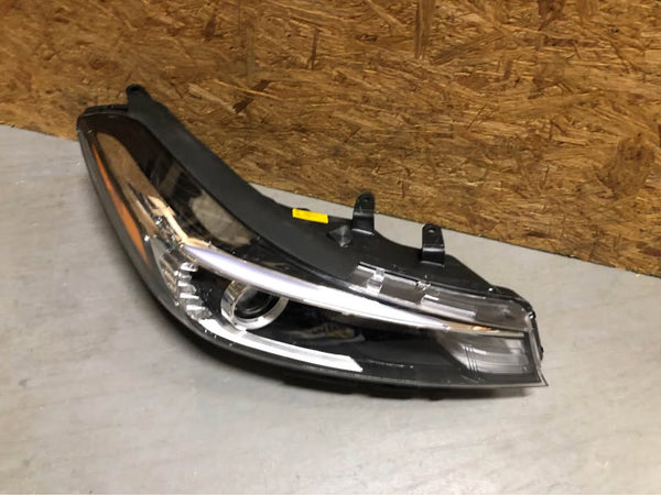 Headlight Halogen Right Passenger Fits 17-2018 KIA Forte Sedan w/o LED Position Lamp