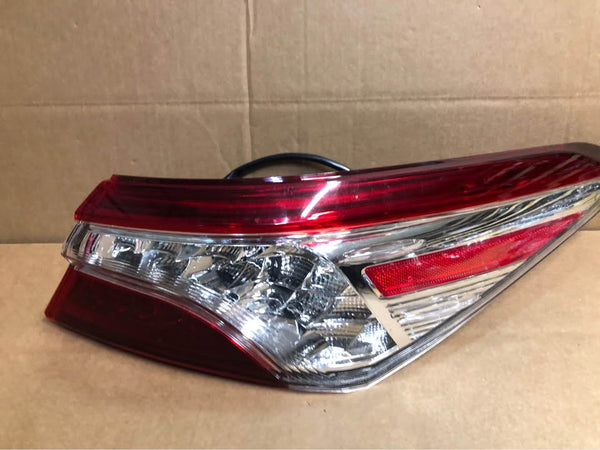 2018-2020 Toyota Camry XSE XLE LED Outer Tail Lights Lamps RH Passenger Side