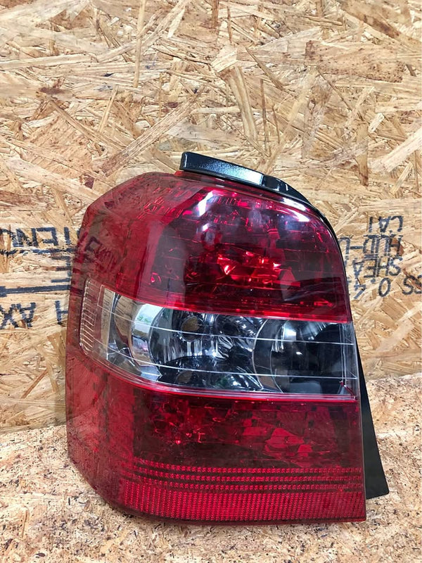 2004-2007 Toyota Highlander Driver Side Tail Light