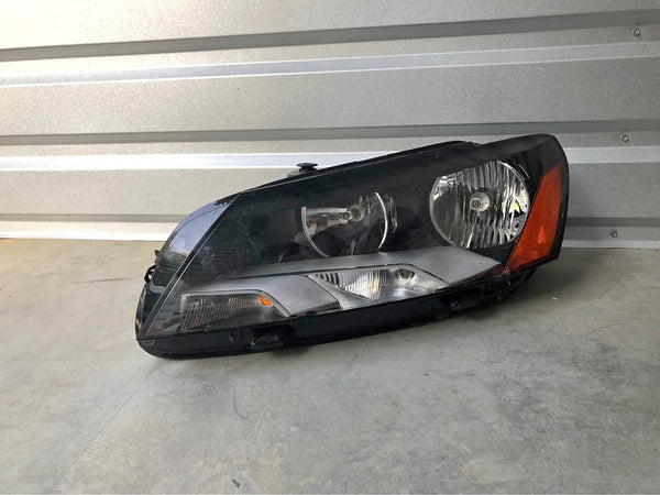 Headlight For 2012 2013 2014 2015 Volkswagen Passat Left With Bulb