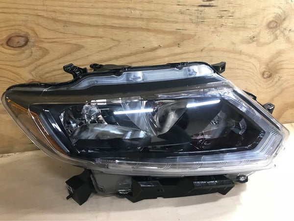 2014-2016 Nissan Rogue S SL SV Models Passenger Side Headlight With Bulbs