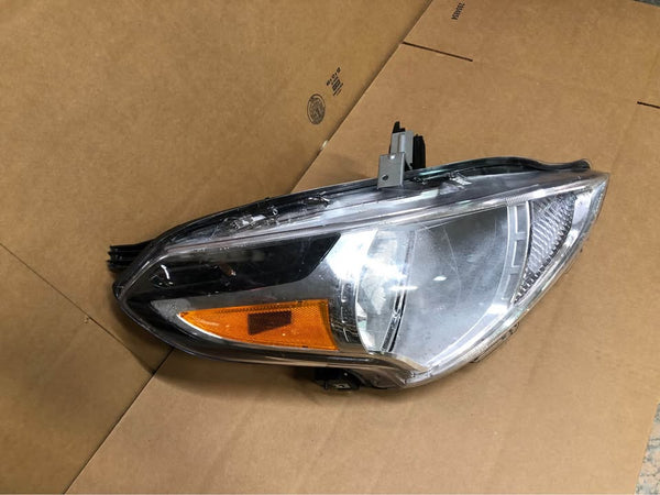 Headlight For 2015-2019 Nissan Versa Passenger Side