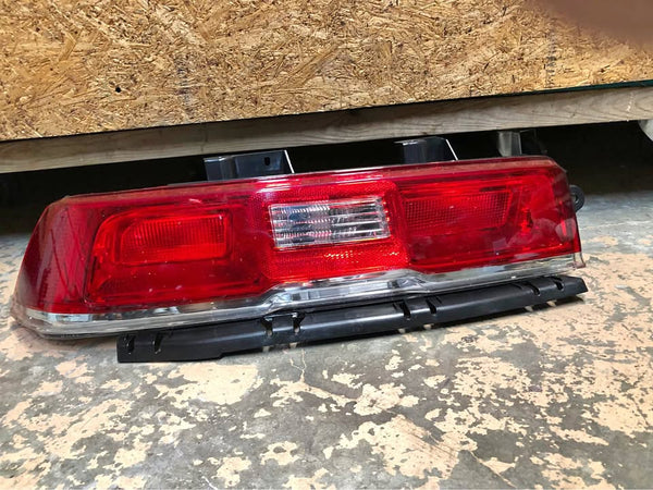 Tail Light Right Driver For 2014-2015 Chevrolet Camaro