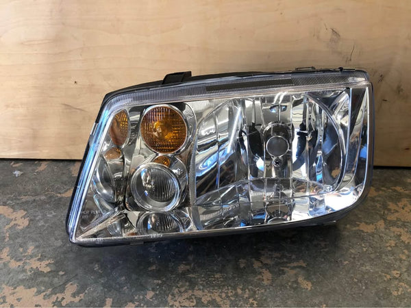 Headlight For 2002-2006 Volkswagen Jetta LH w/ bulb