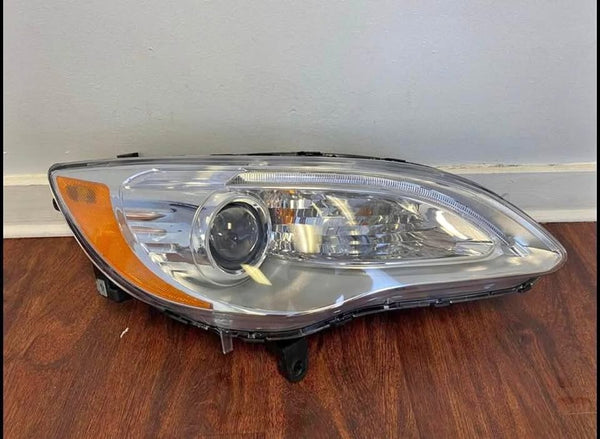 2011-14 Chrysler 200 Passenger Side Headlight