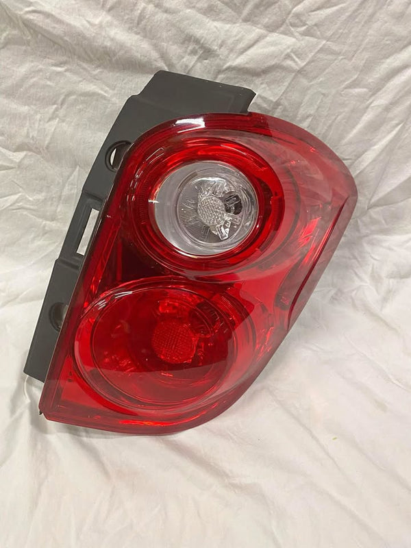 2011 Chevrolet Equinox Passenger Side Tail Light