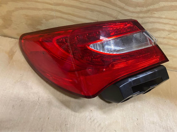 2011-2014 Chrysler 200 4 Door Sedan Driver Side Tail Light