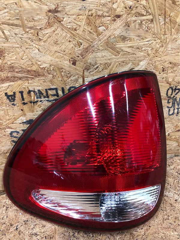 04-07 Chrysler Town & Country/Dodge Caravan Passenger Right Tail light