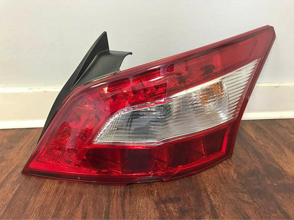 Toyota Avalon 03-04 Tail Light Asy Outer RH Passenger Side